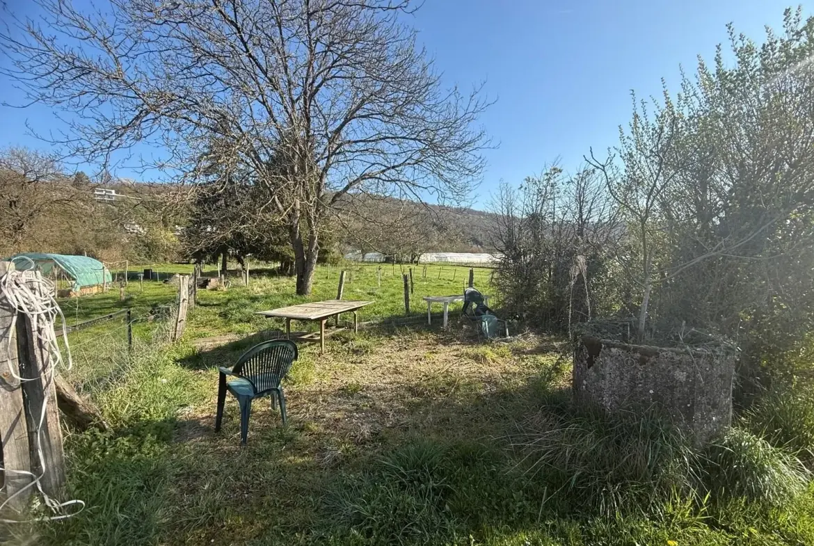 Maison mitoyenne à vendre à Bavans – 111 m², 2 appartements, terrain 12 ares 