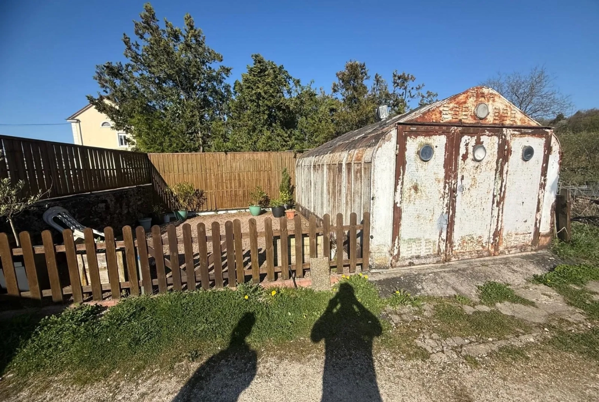 Maison mitoyenne à vendre à Bavans – 111 m², 2 appartements, terrain 12 ares 