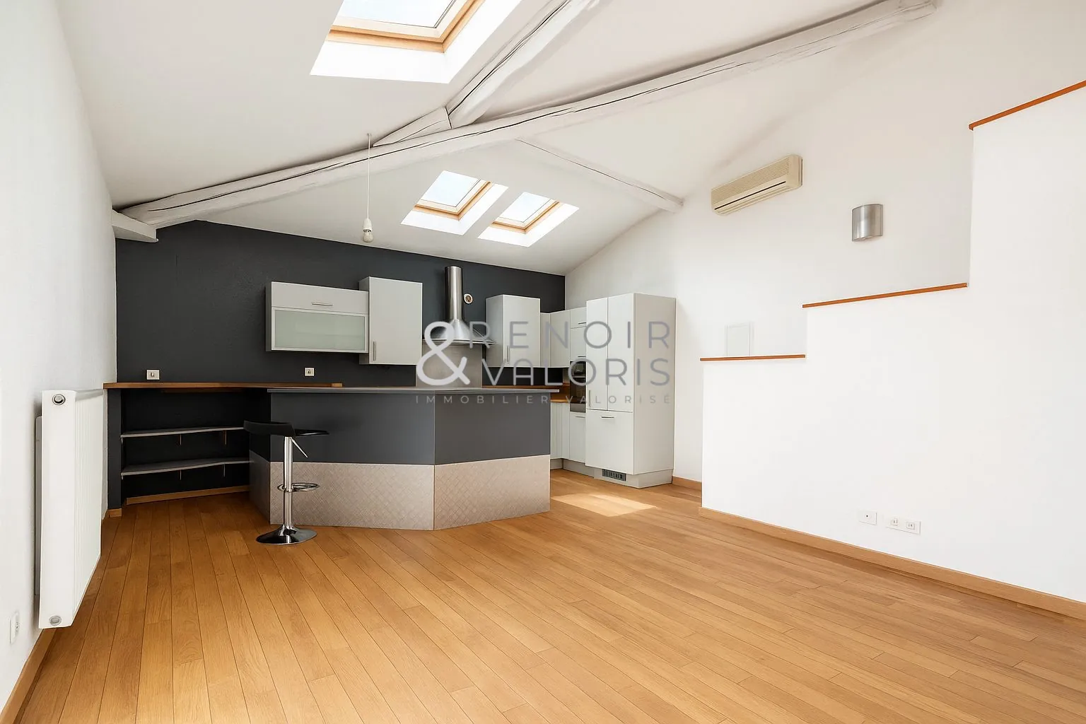 Appartement de 2 chambres à Nancy avec cave et luminosité optimale 