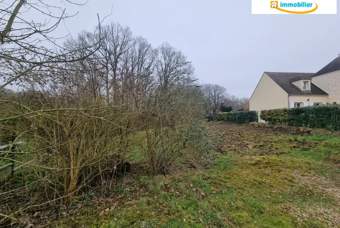Terrain constructible de 1550 m² à Saint-Arnoult-en-Yvelines, secteur calme et boisé 