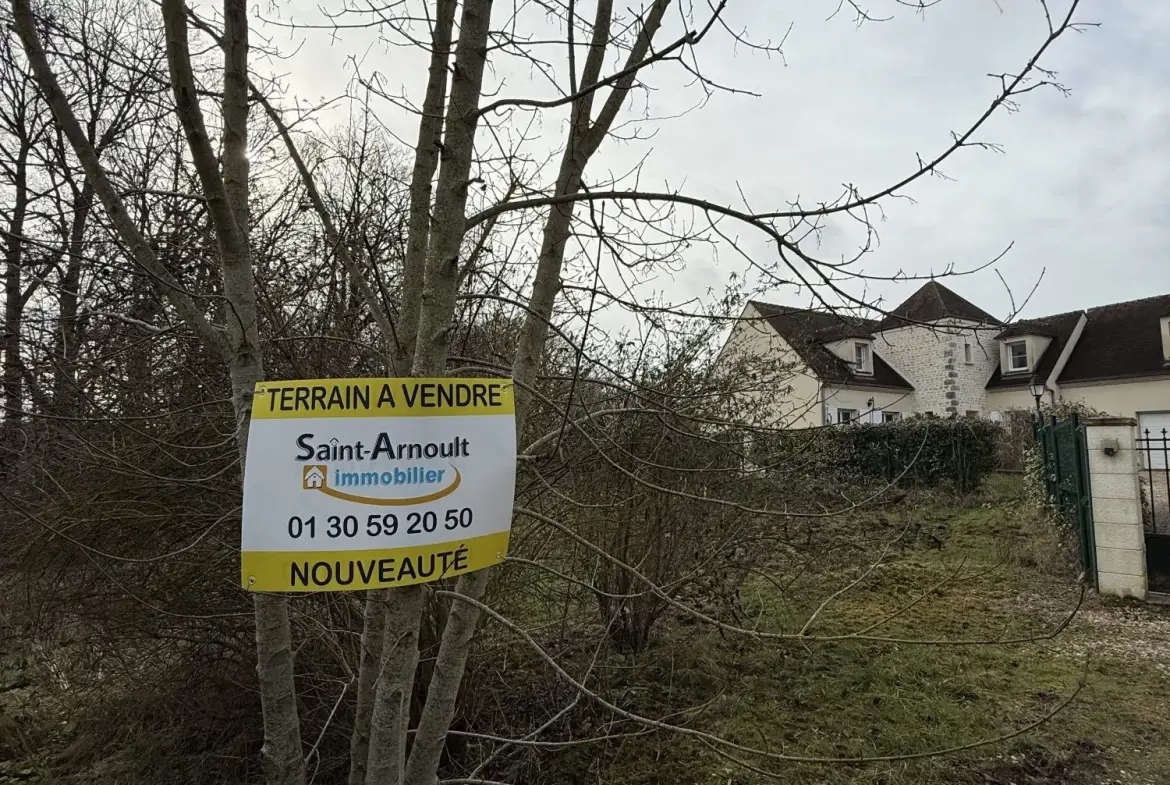 Terrain constructible de 1550 m² à Saint-Arnoult-en-Yvelines, secteur calme et boisé 