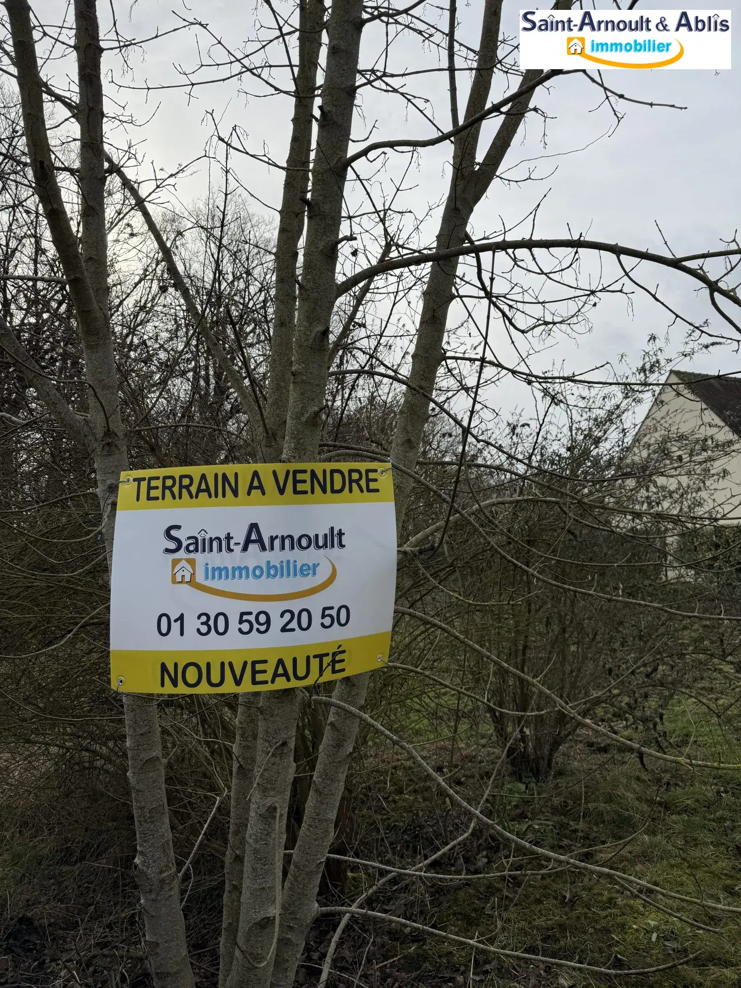 Terrain constructible de 1550 m² à Saint-Arnoult-en-Yvelines, secteur calme et boisé 