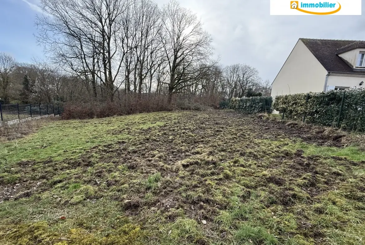 Terrain constructible de 1550 m² à Saint-Arnoult-en-Yvelines, secteur calme et boisé 