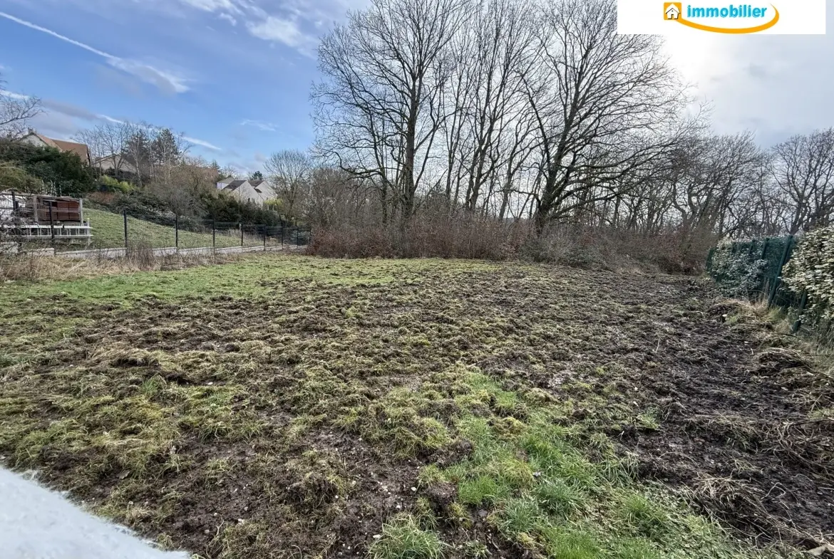 Terrain constructible de 1550 m² à Saint-Arnoult-en-Yvelines, secteur calme et boisé 