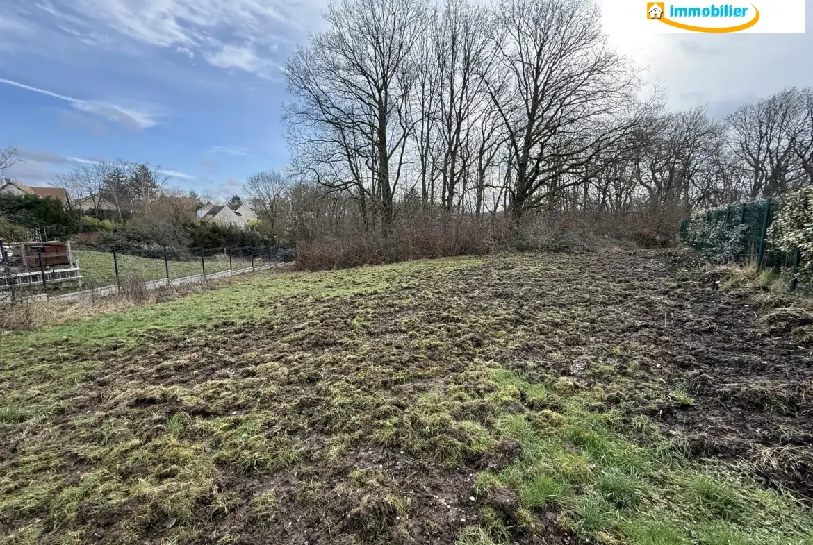 Terrain constructible de 1550 m² à Saint-Arnoult-en-Yvelines, secteur calme et boisé 