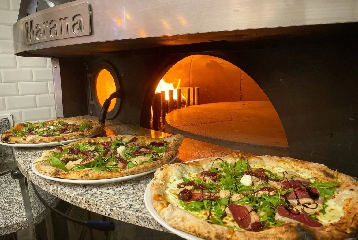 A saisir rapidement : Fonds de commerce d'une pizzeria à Saintes avec logement inclus 