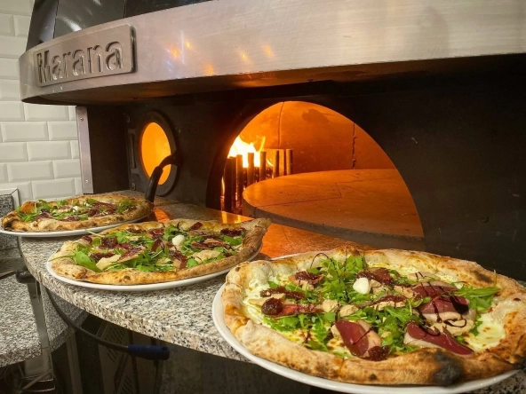 A saisir rapidement : Fonds de commerce d'une pizzeria à Saintes avec logement inclus