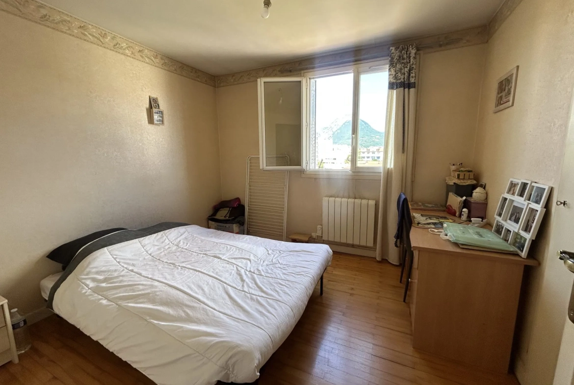 Appartement T3 à vendre à Grenoble - Dernier étage avec balcon et cave 