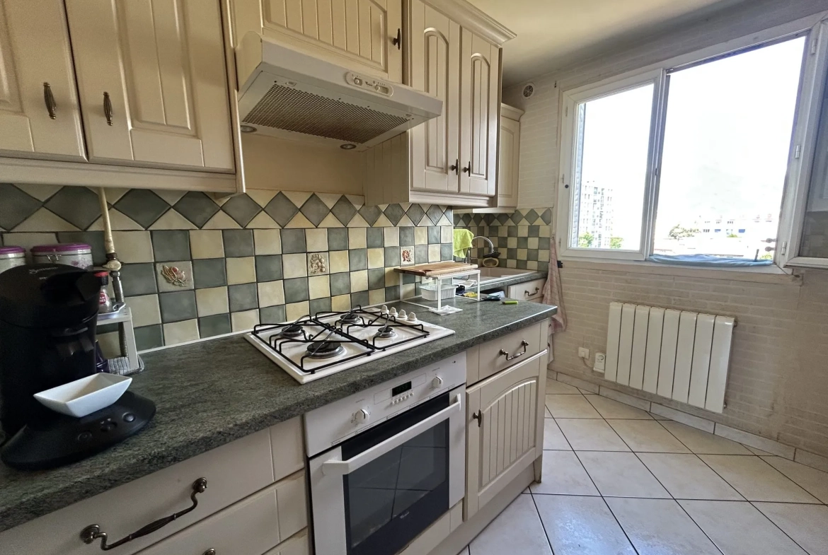 Appartement T3 à vendre à Grenoble - Dernier étage avec balcon et cave 