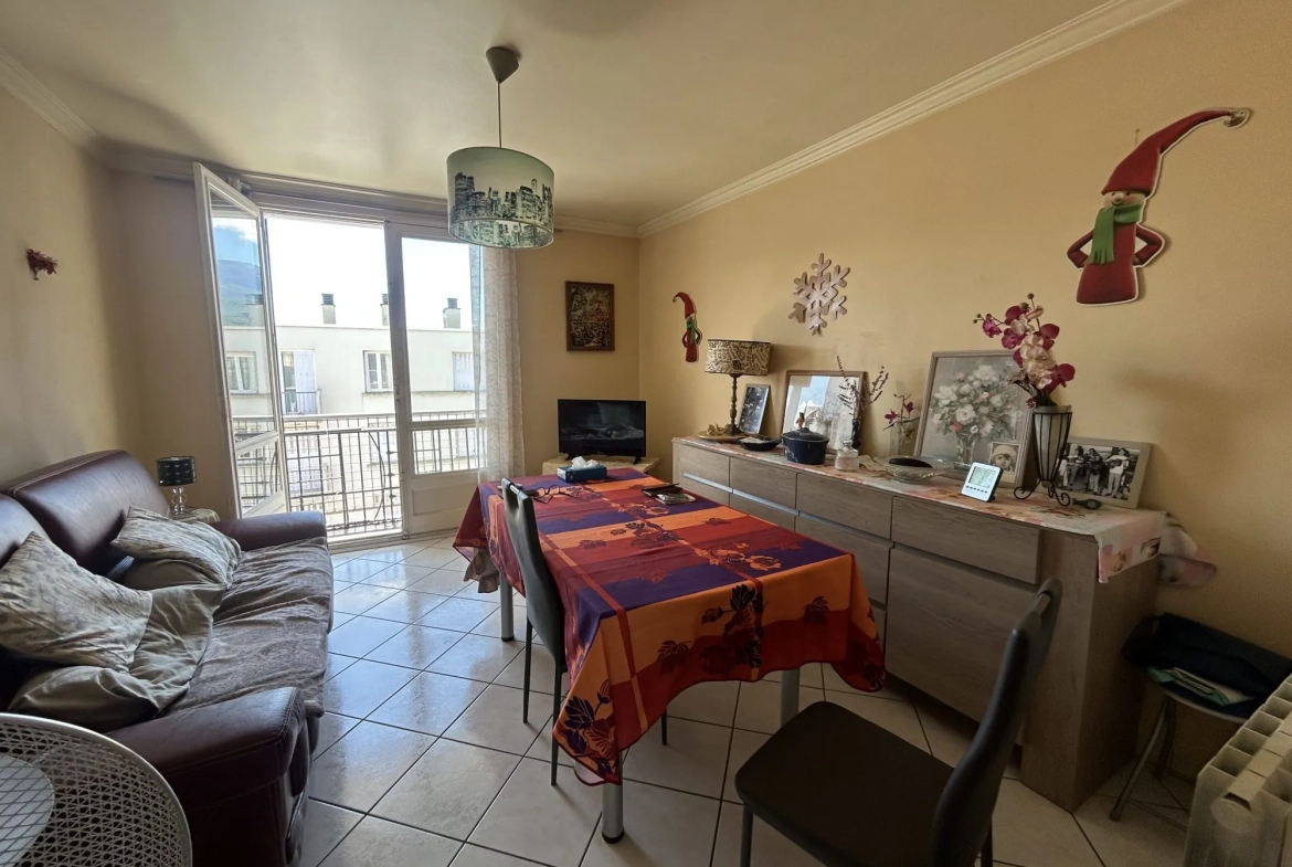 Appartement T3 à vendre à Grenoble - Dernier étage avec balcon et cave 
