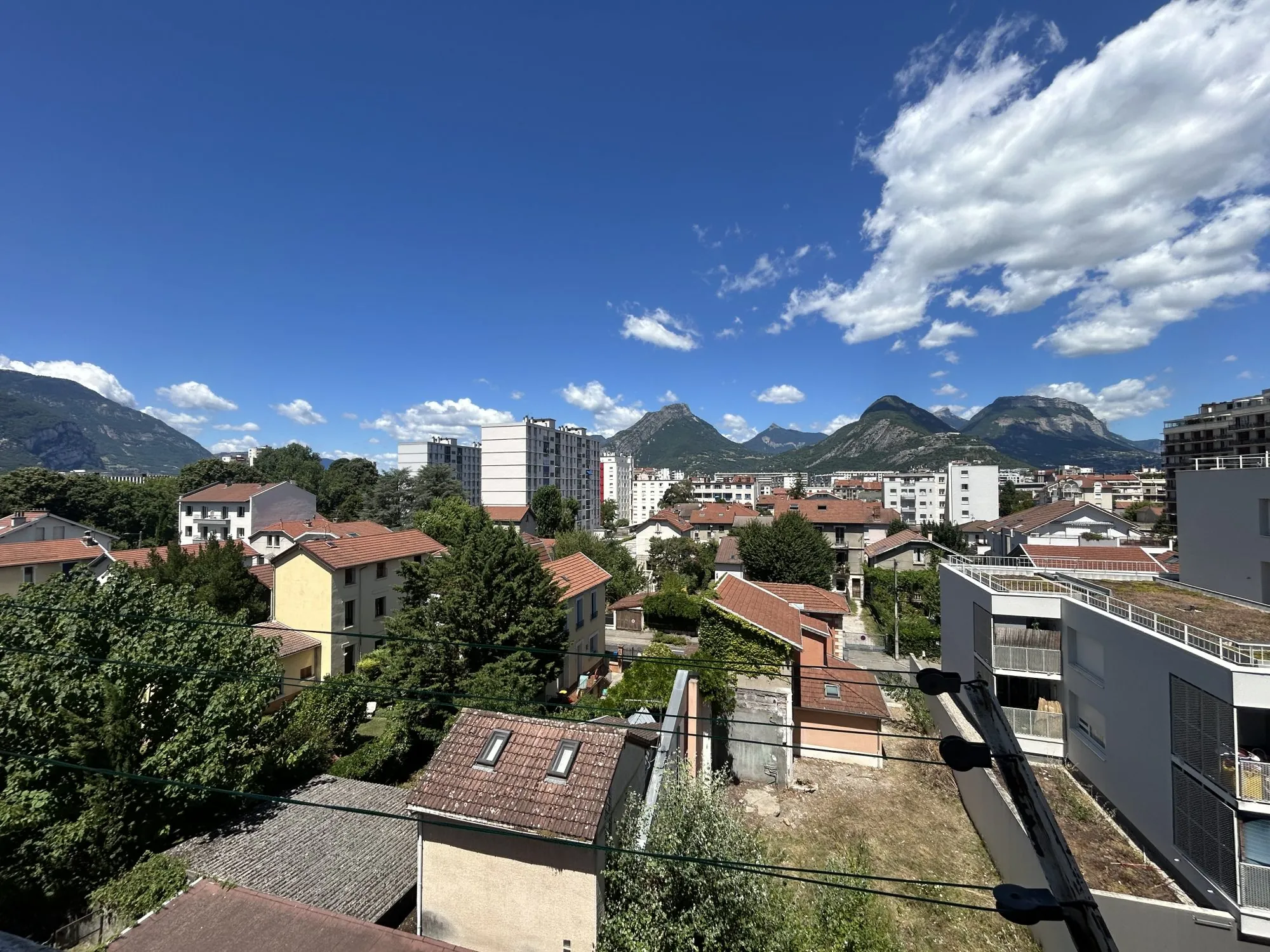 Appartement T3 à vendre à Grenoble - Dernier étage avec balcon et cave 