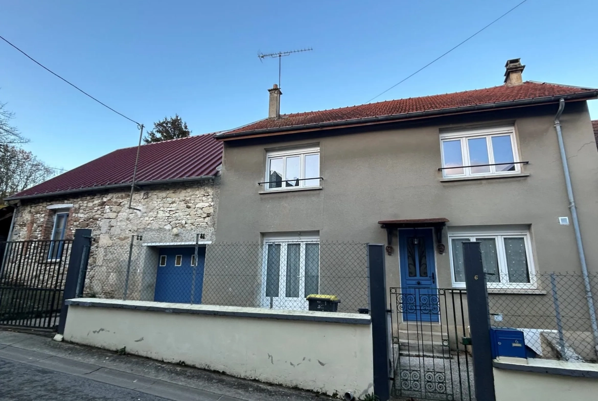 Maison à vendre à Verneuil - 123 m² sur grand terrain avec dépendances 