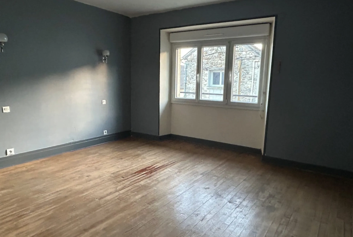 Maison à vendre à Verneuil - 123 m² sur grand terrain avec dépendances 