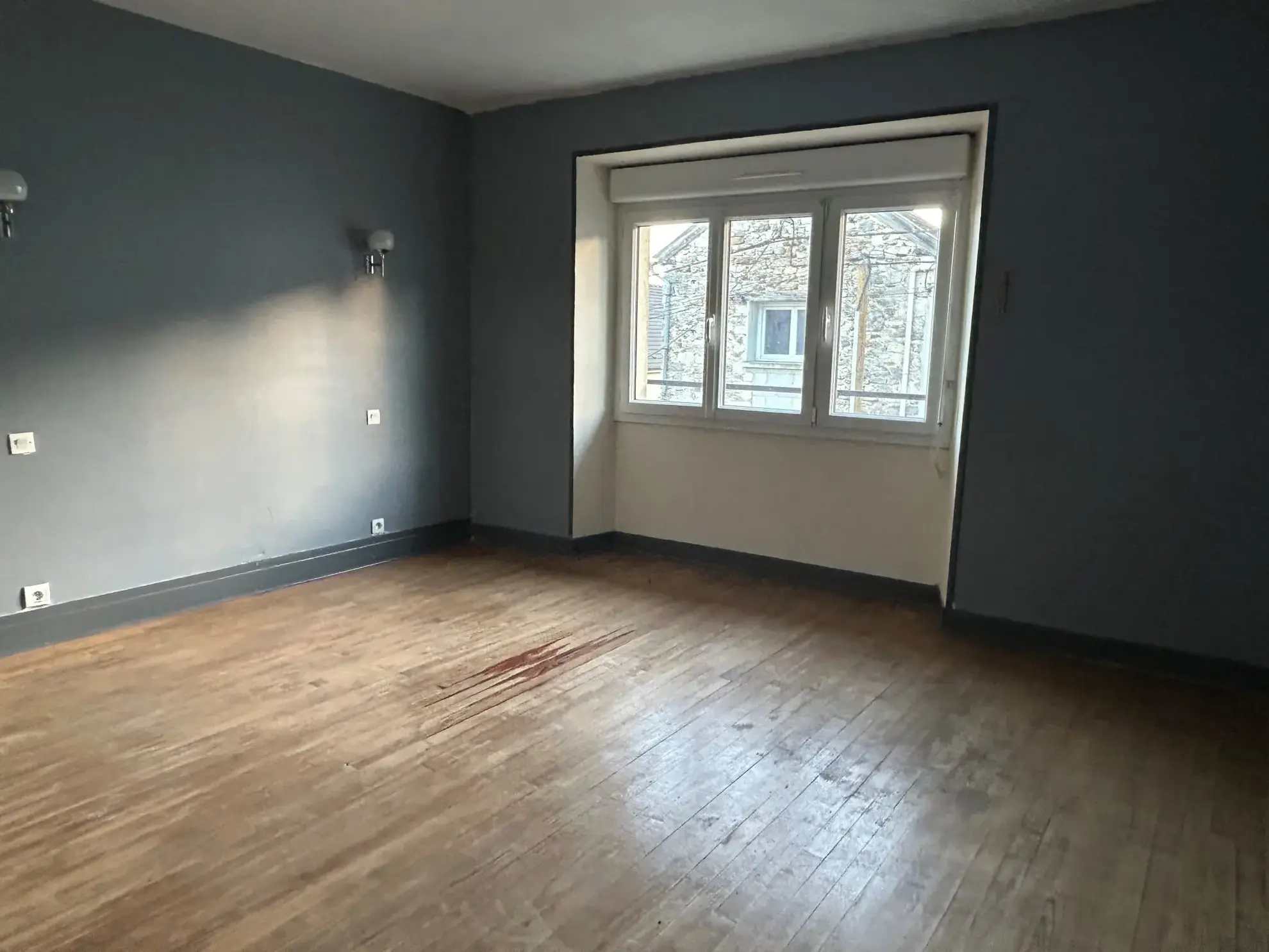 Maison à vendre à Verneuil - 123 m² sur grand terrain avec dépendances 