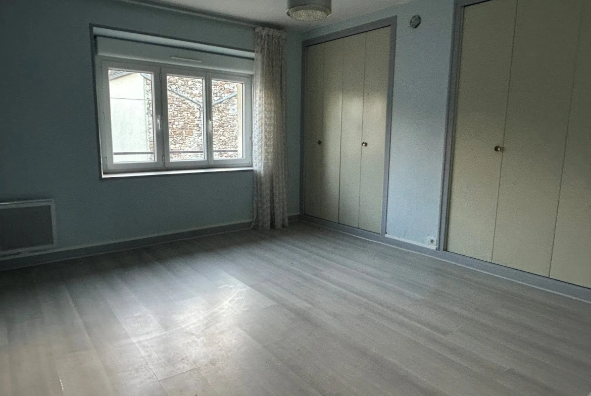 Maison à vendre à Verneuil - 123 m² sur grand terrain avec dépendances 