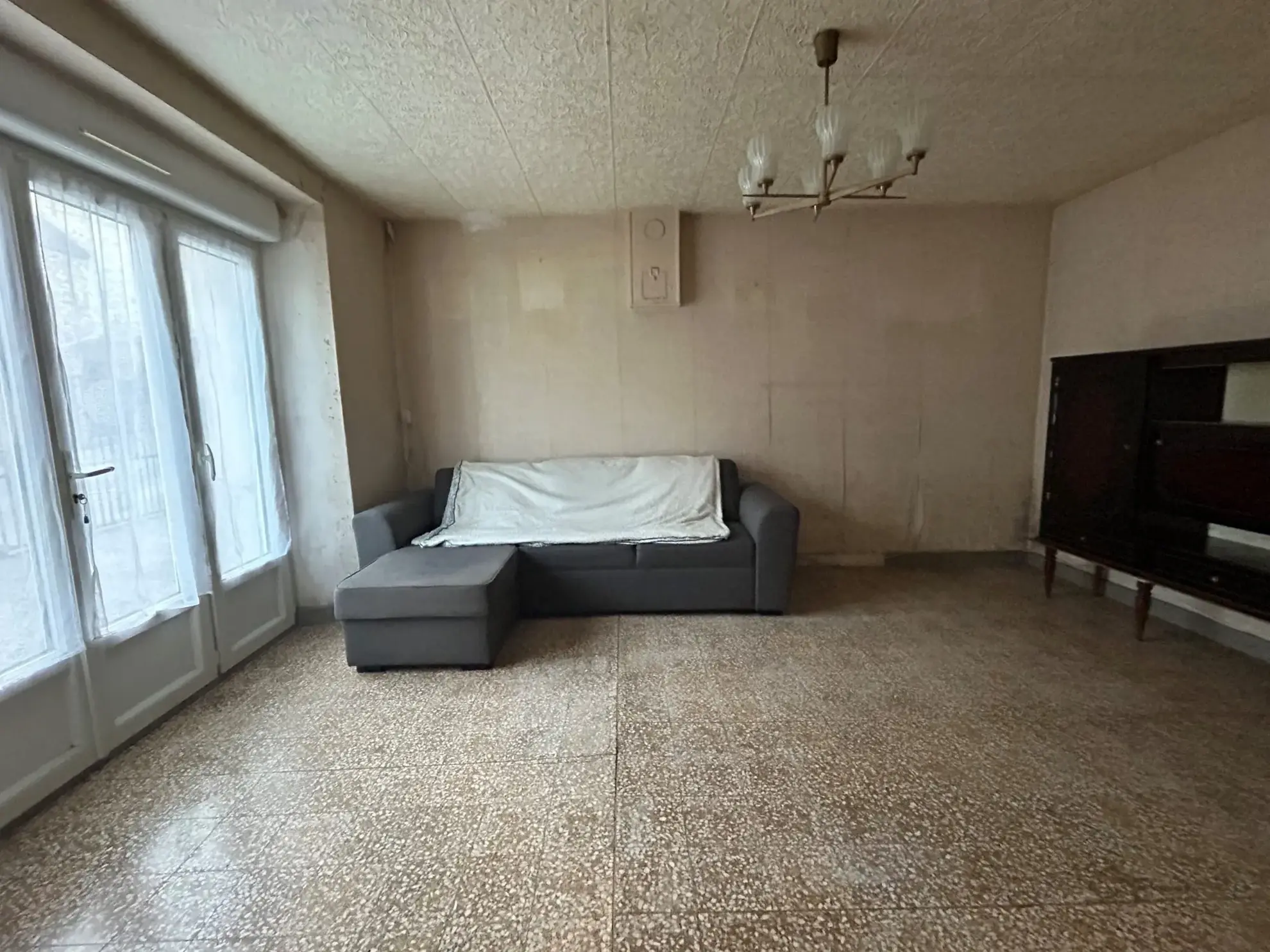 Maison à vendre à Verneuil - 123 m² sur grand terrain avec dépendances 