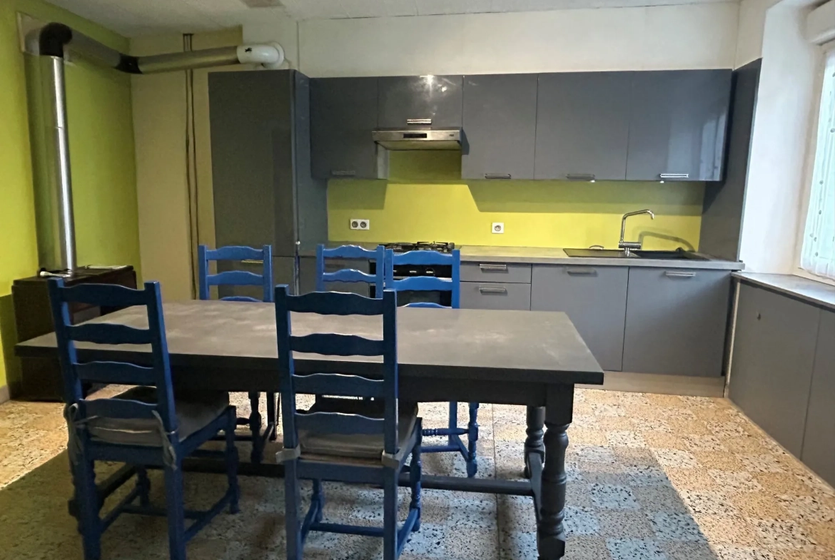 Maison à vendre à Verneuil - 123 m² sur grand terrain avec dépendances 