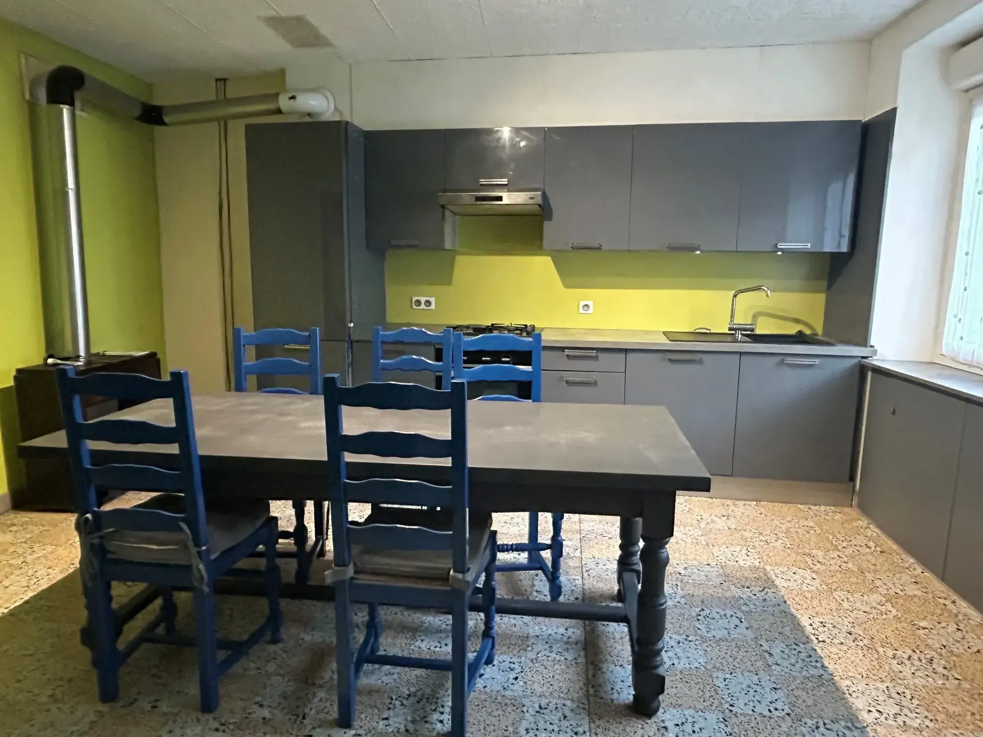 Maison à vendre à Verneuil - 123 m² sur grand terrain avec dépendances 