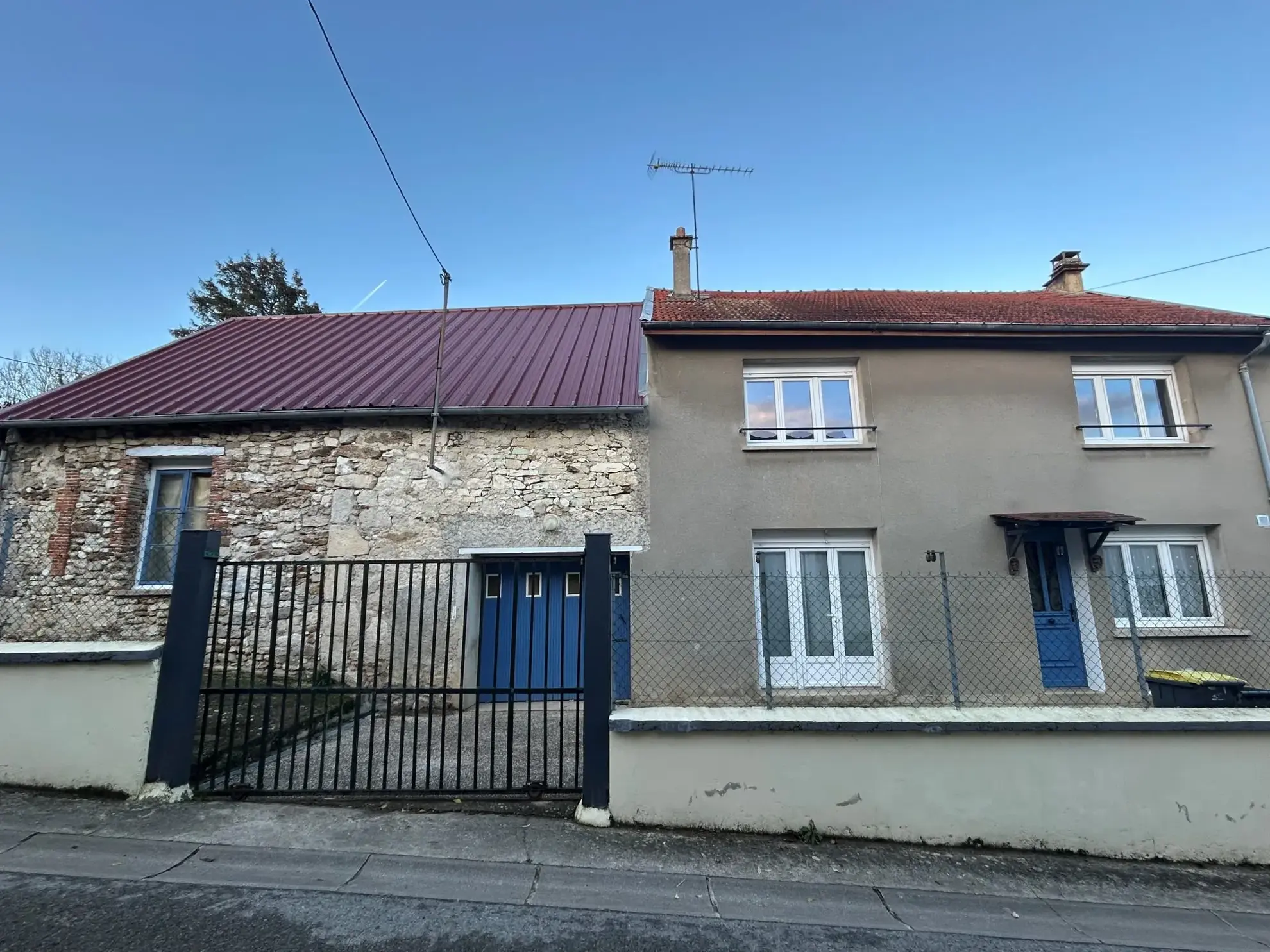 Maison à vendre à Verneuil - 123 m² sur grand terrain avec dépendances 