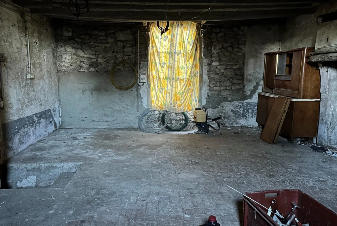 Maison à vendre à Verneuil - 123 m² sur grand terrain avec dépendances 