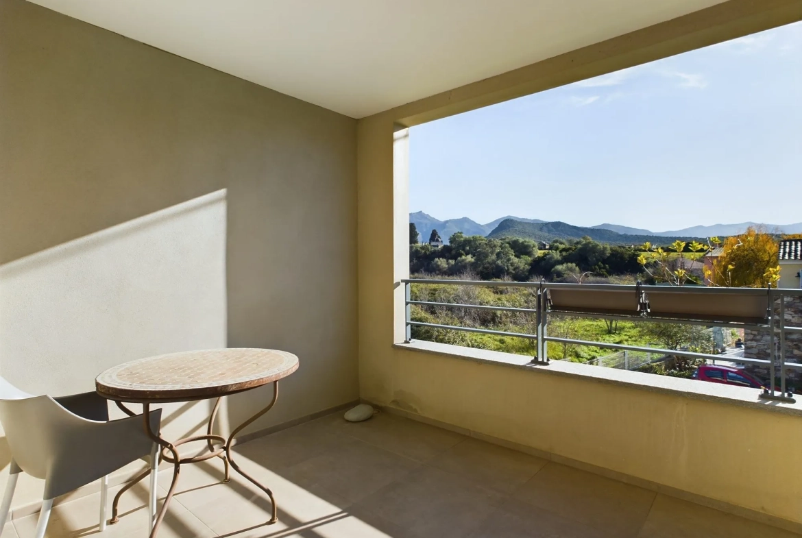 Appartement 2 pièces avec terrasse et garage à Saint-Florent 