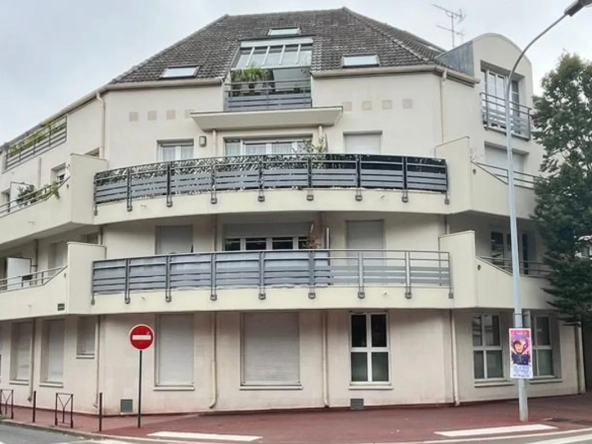 Grand box sécurisé à vendre à Noisy-Le-Grand proche commodités