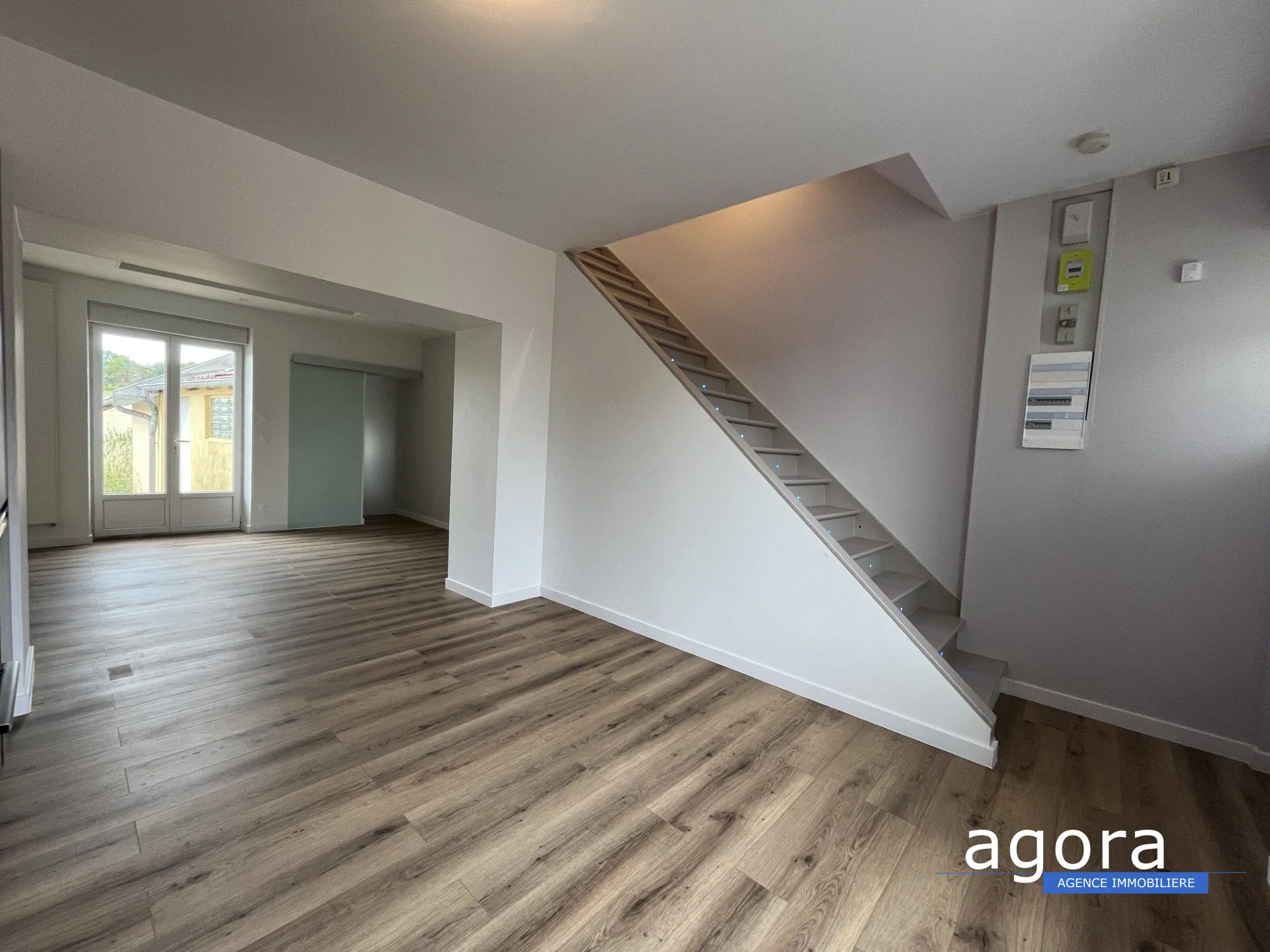 Maison mitoyenne rénovée à Joudreville avec 2 chambres et vue champêtre 