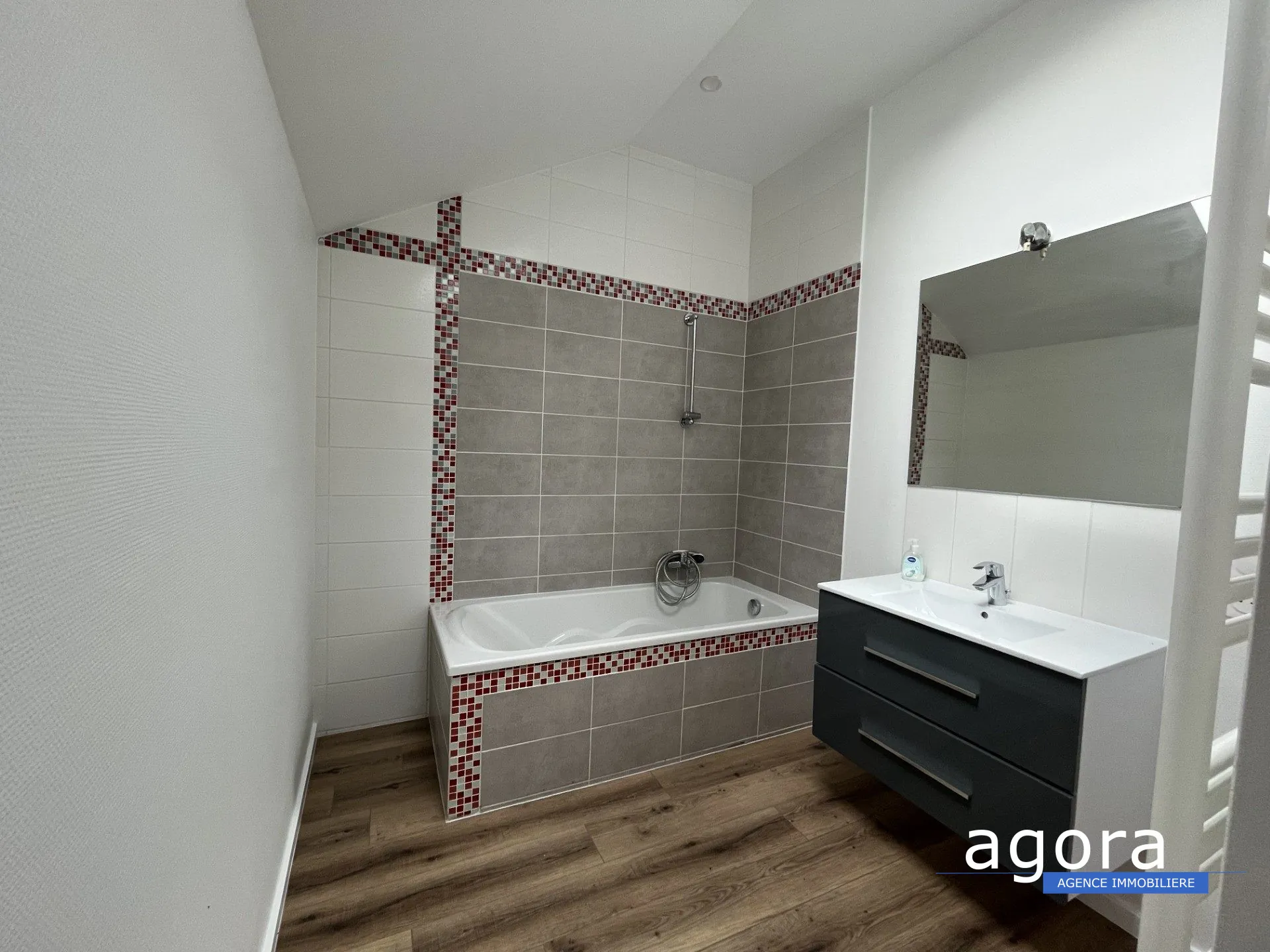 Maison mitoyenne rénovée à Joudreville avec 2 chambres et vue champêtre 