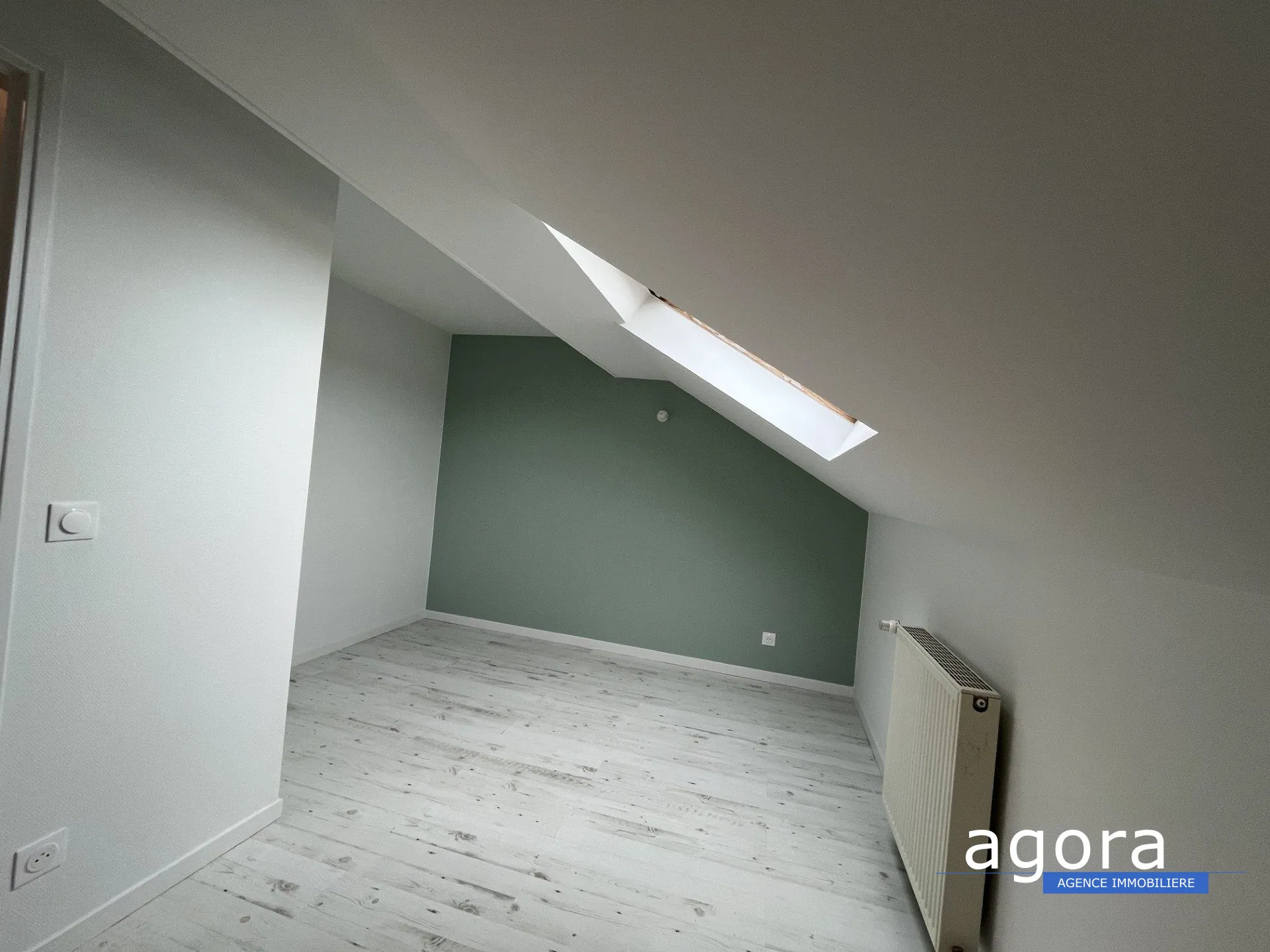 Maison mitoyenne rénovée à Joudreville avec 2 chambres et vue champêtre 