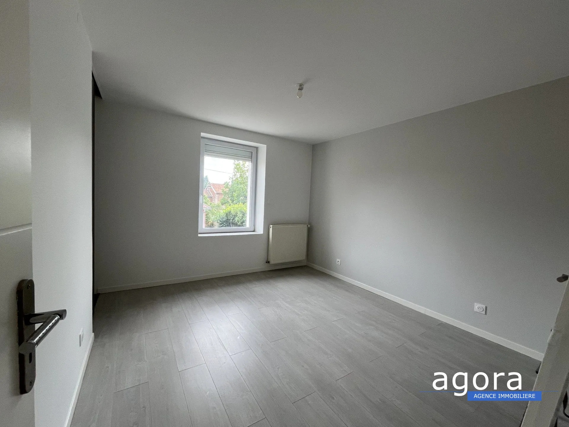 Maison mitoyenne rénovée à Joudreville avec 2 chambres et vue champêtre 