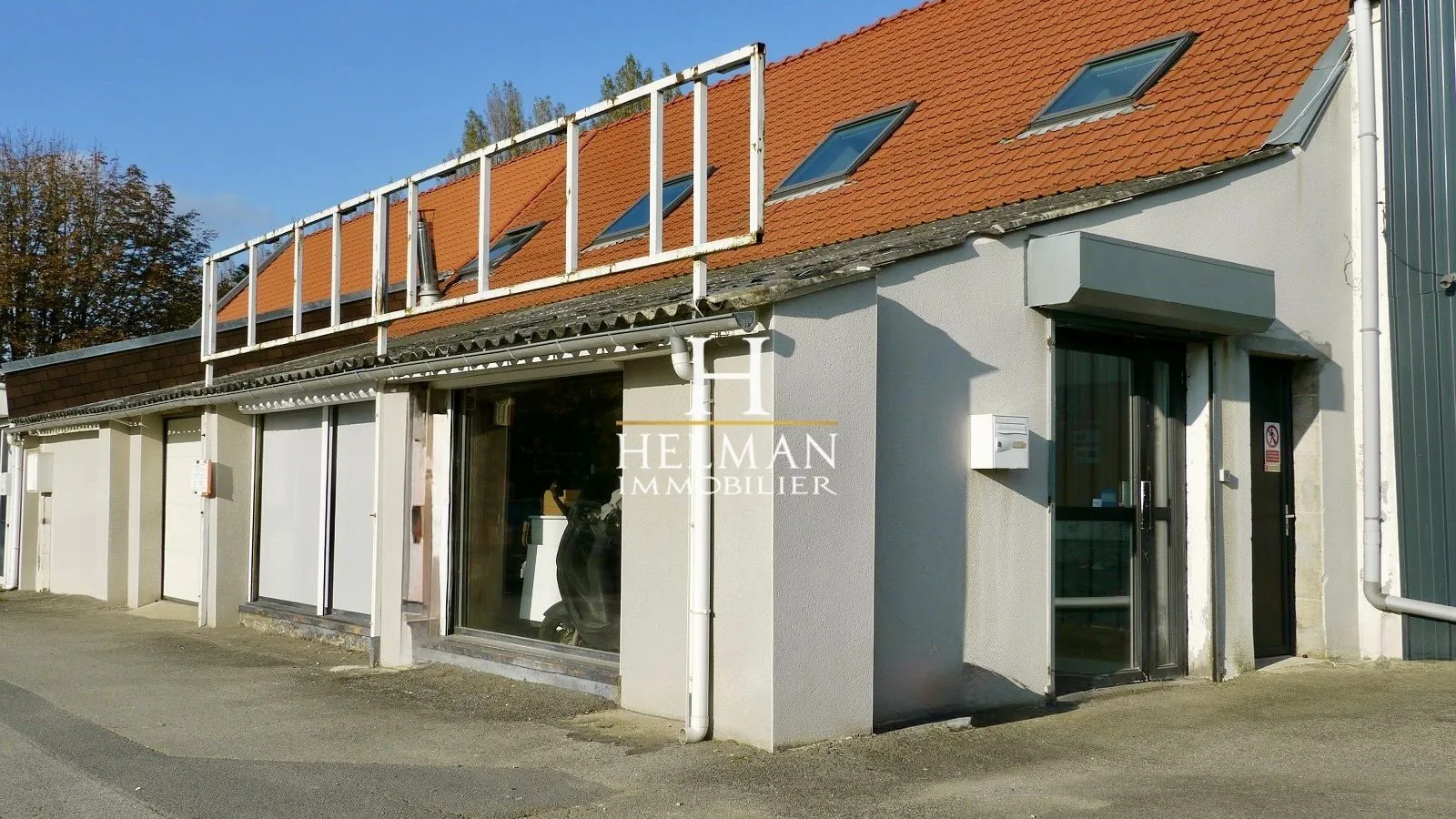 Local commercial rénové de 147 m² à Arques avec atelier et stationnements privés 