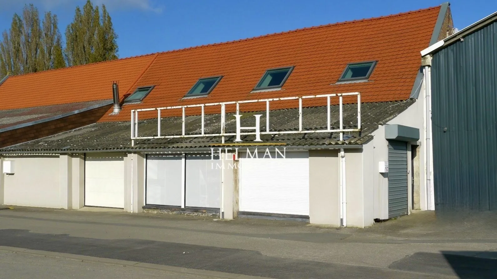 Local commercial rénové de 147 m² à Arques avec atelier et stationnements privés 