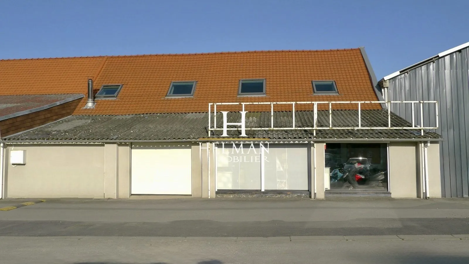 Local commercial rénové de 147 m² à Arques avec atelier et stationnements privés 