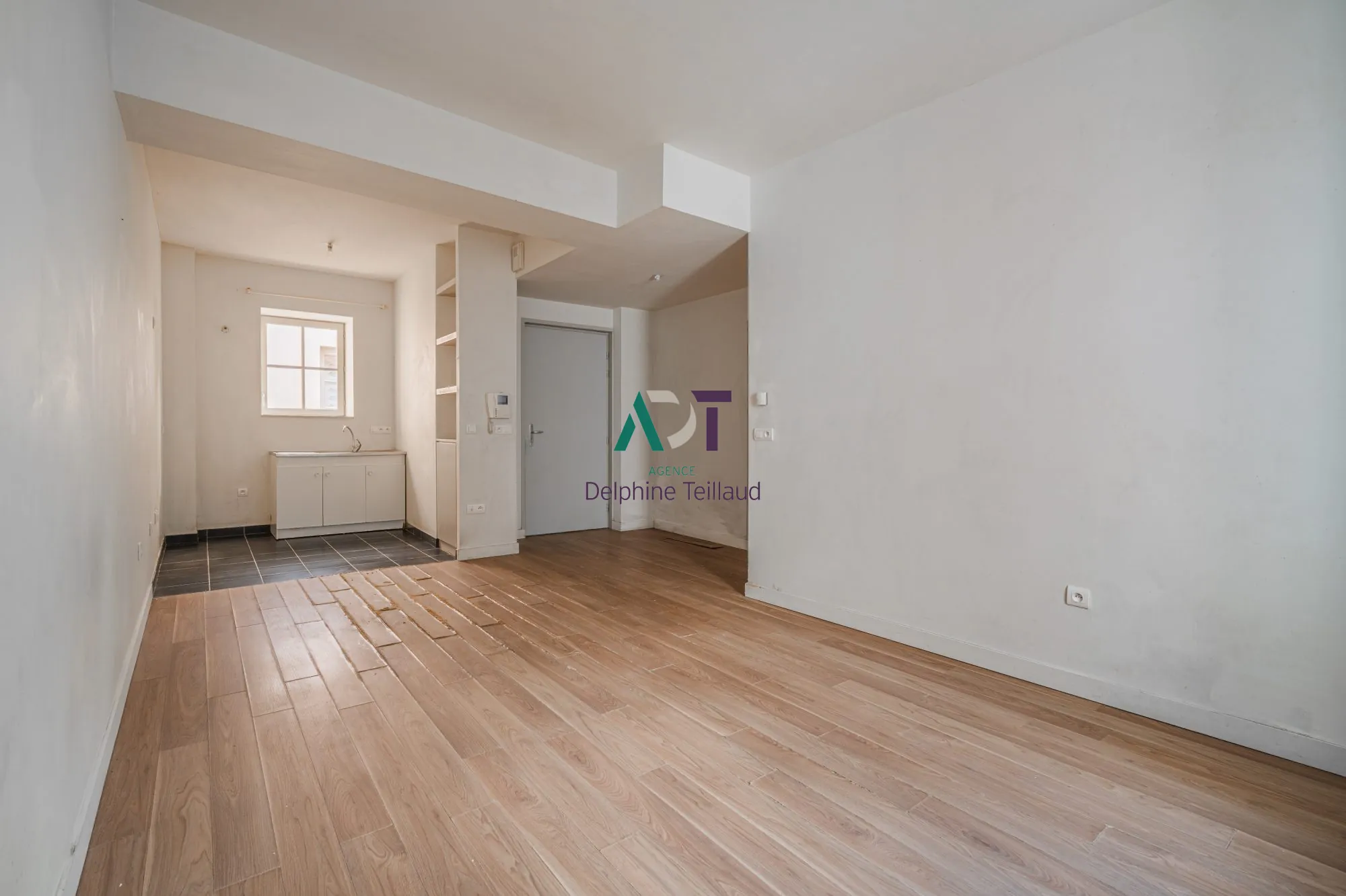 Appartement T2 à vendre à Grenoble - rue Saint-Laurent, proche commodités 