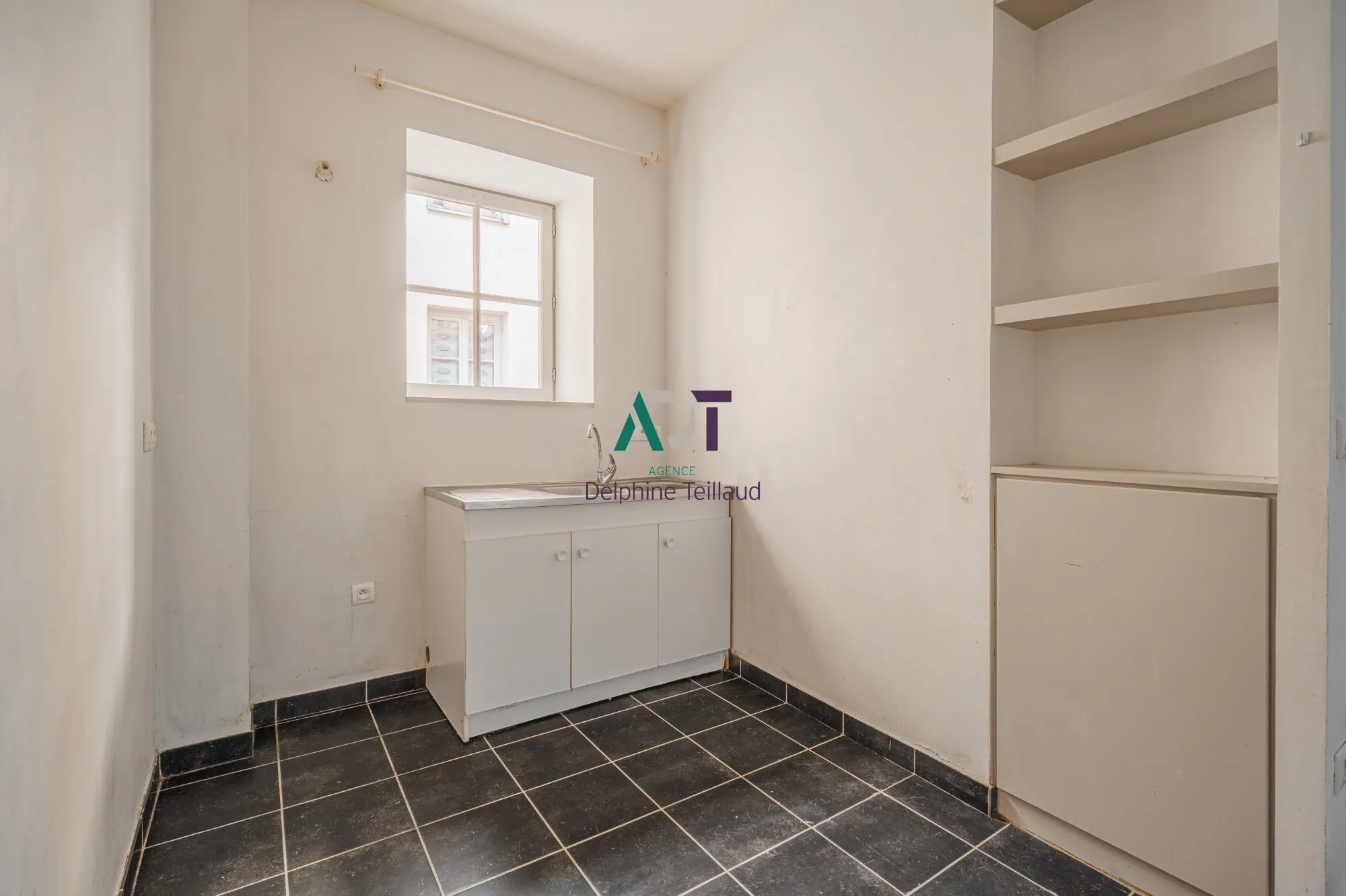 Appartement T2 à vendre à Grenoble - rue Saint-Laurent, proche commodités 