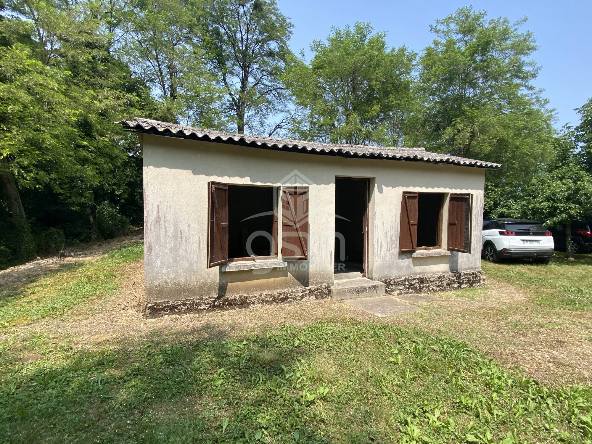 Terrain de loisir de 825 m² entre Esvres et Azay-sur-Cher avec petite maison 