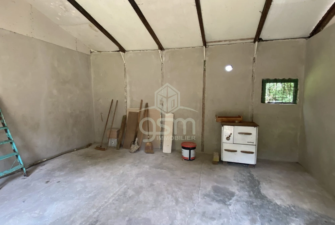 Terrain de loisir de 825 m² entre Esvres et Azay-sur-Cher avec petite maison 