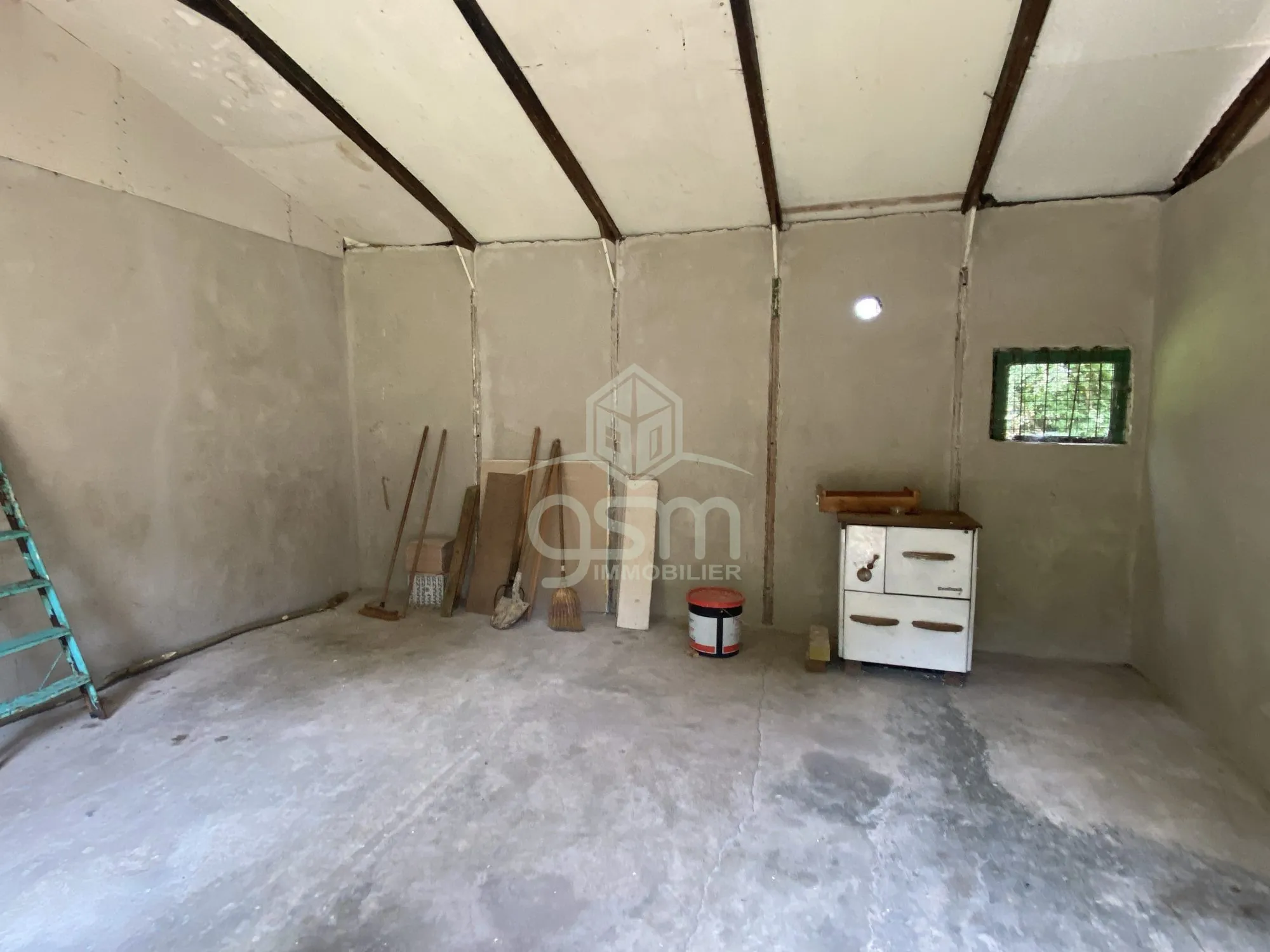 Terrain de loisir de 825 m² entre Esvres et Azay-sur-Cher avec petite maison 