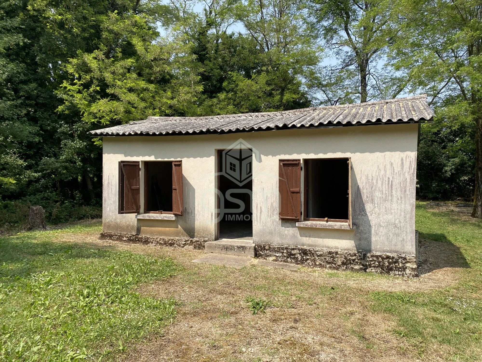 Terrain de loisir de 825 m² entre Esvres et Azay-sur-Cher avec petite maison 