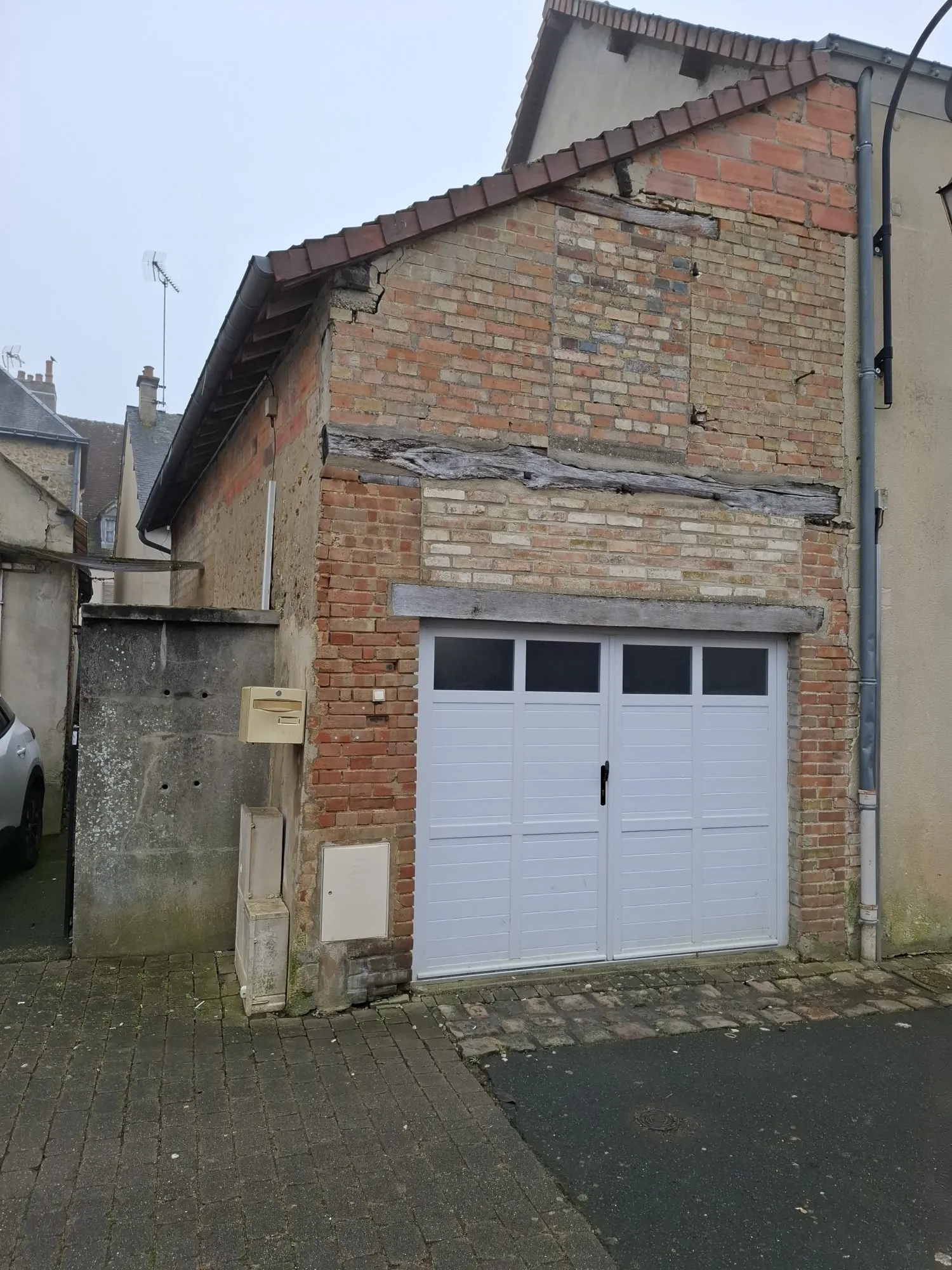 Maison de village à rénover avec dépendance à Beaumont-sur-Sarthe 