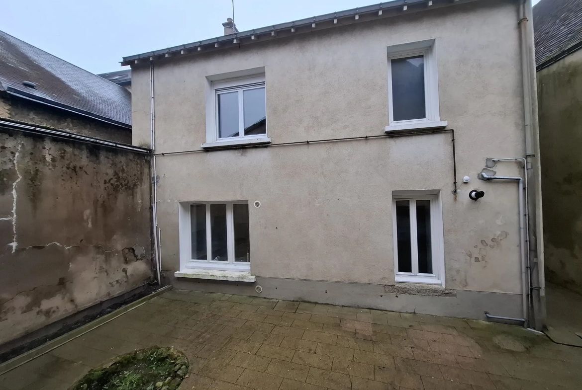 Maison de village à rénover avec dépendance à Beaumont-sur-Sarthe 