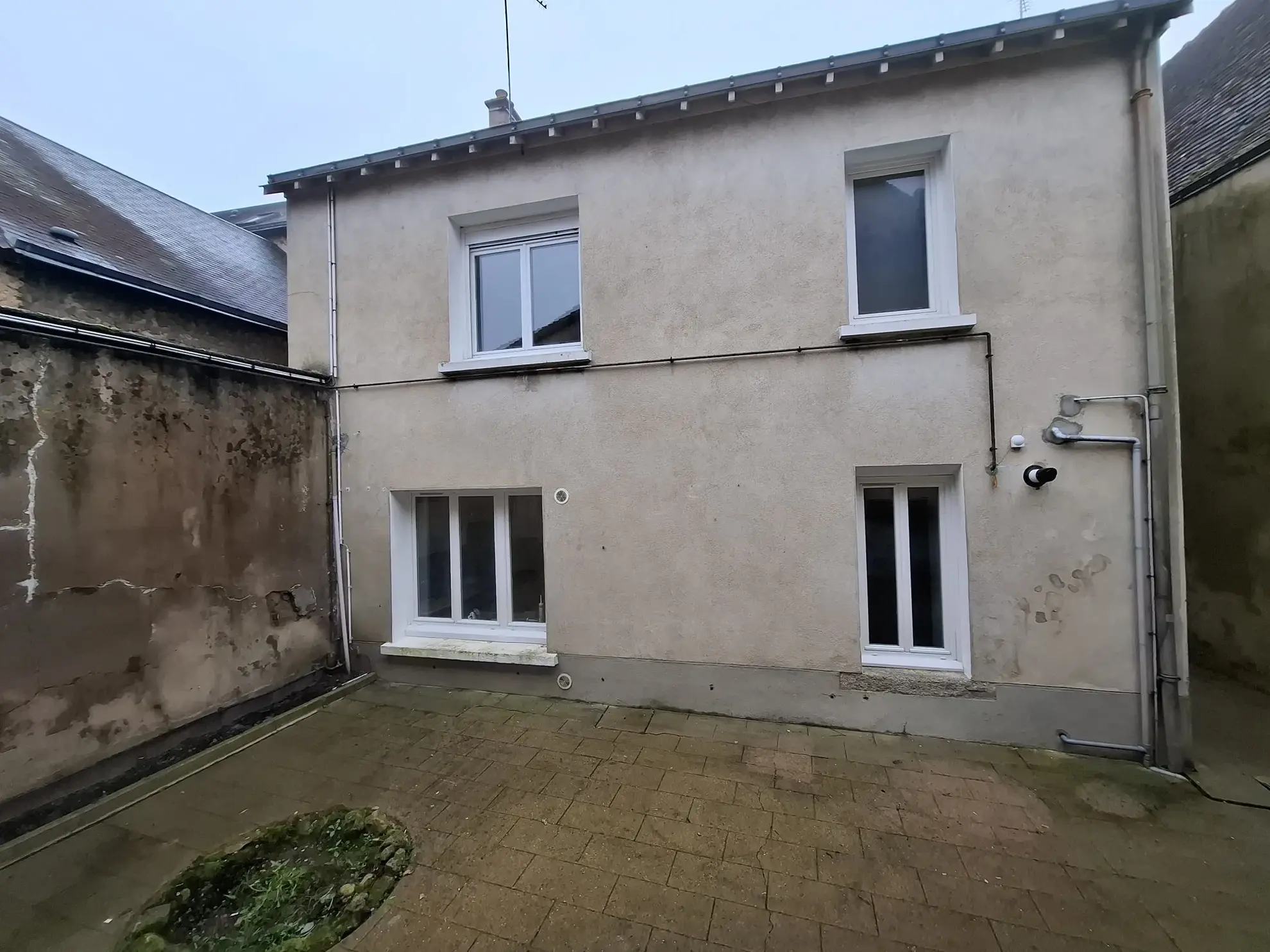 Maison de village à rénover avec dépendance à Beaumont-sur-Sarthe 