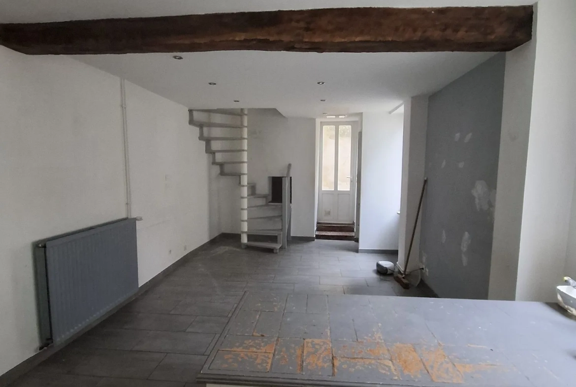 Maison de village à rénover avec dépendance à Beaumont-sur-Sarthe 