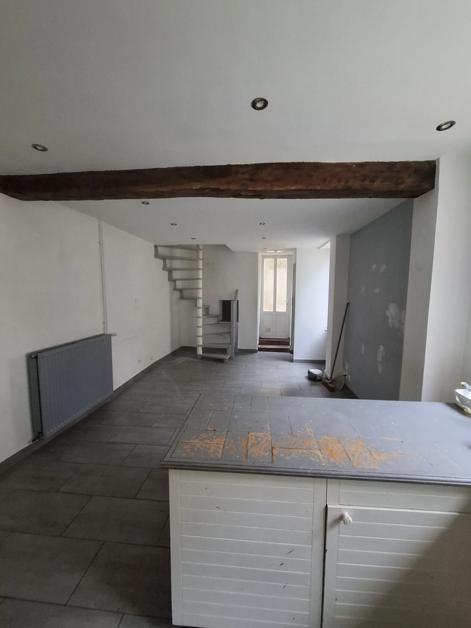 Maison de village à rénover avec dépendance à Beaumont-sur-Sarthe 
