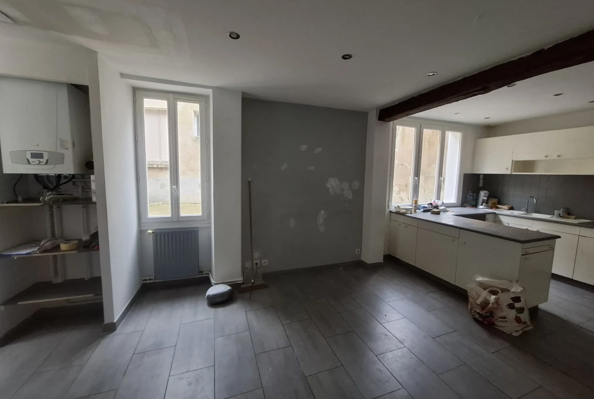 Maison de village à rénover avec dépendance à Beaumont-sur-Sarthe 