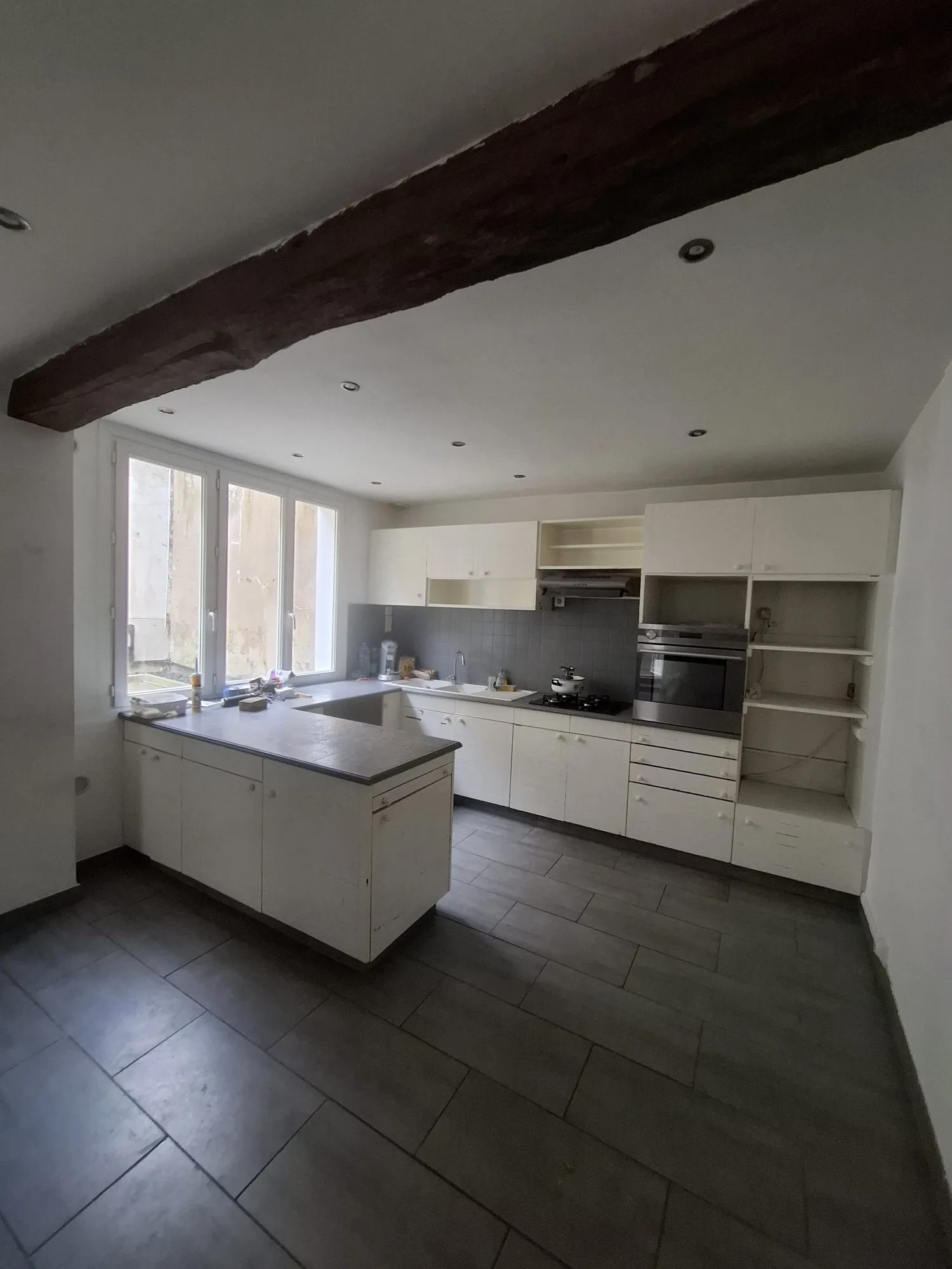 Maison de village à rénover avec dépendance à Beaumont-sur-Sarthe 
