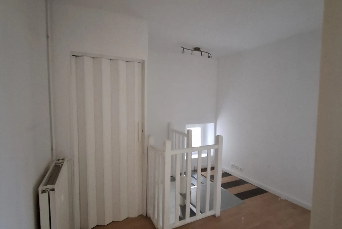 Maison de village à rénover avec dépendance à Beaumont-sur-Sarthe 