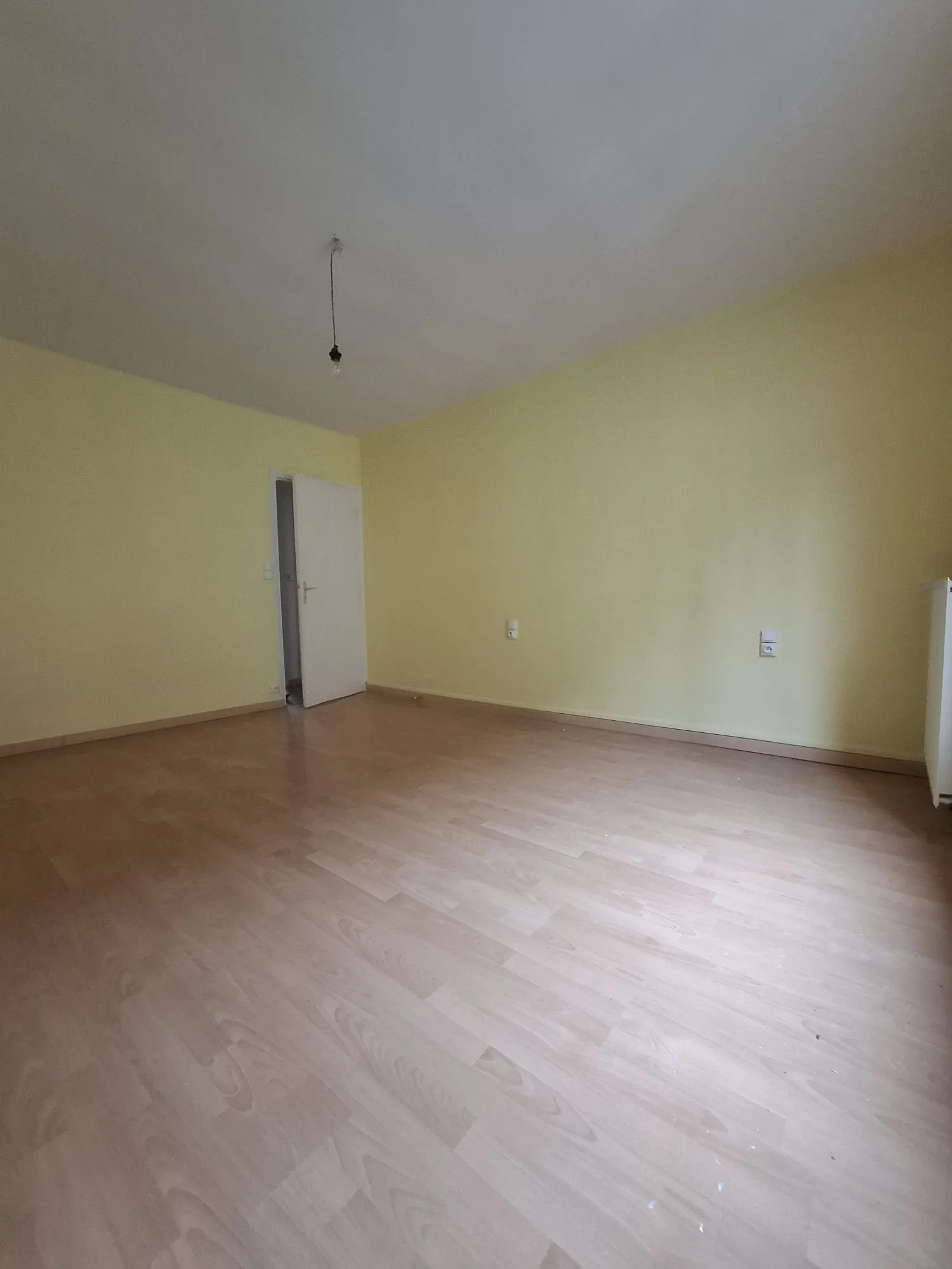 Maison de village à rénover avec dépendance à Beaumont-sur-Sarthe 
