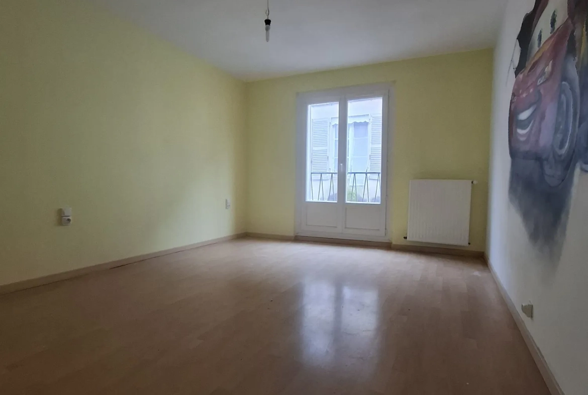 Maison de village à rénover avec dépendance à Beaumont-sur-Sarthe 