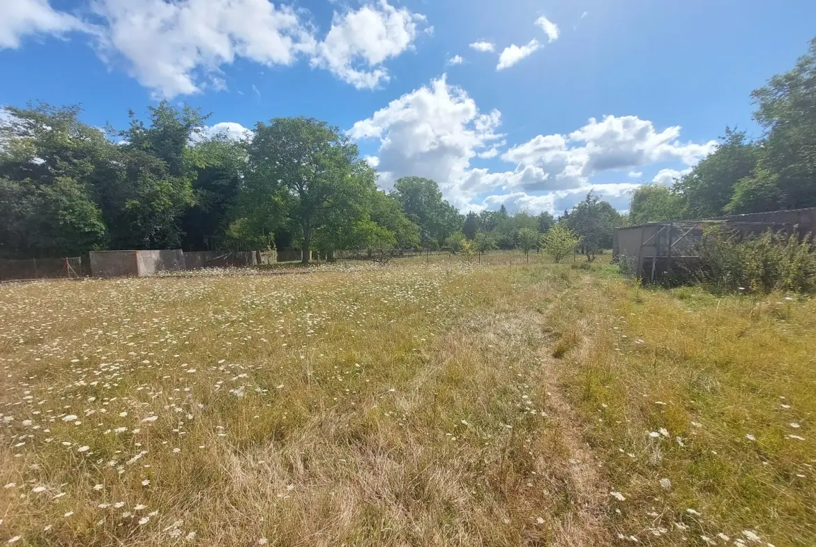 Terrain à vendre à Gannat – Emplacement idéal, terrain plat et ensoleillé de 1414 m² 